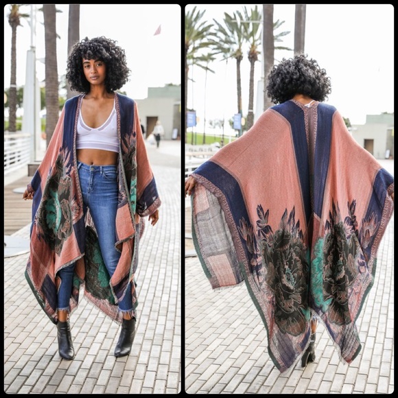 Rose Woven Colorblock Ruana - Picture 4 of 5